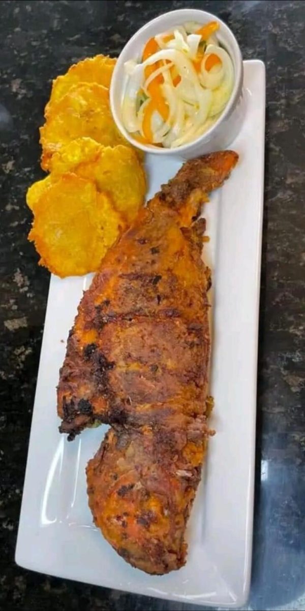 Fried fish with plantain and pickles